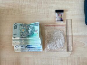 Read more about the article 160 działek handlowych metamfetaminy zabezpieczone przez policjantów z Bogatyni