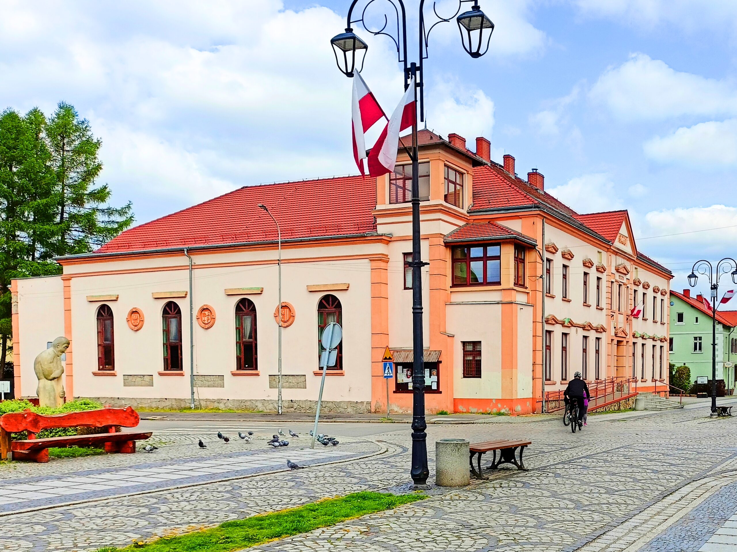 You are currently viewing PIEŃSK – Dom Kultury zaprasza