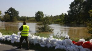 Read more about the article Bezwzględny zakaz poruszania się po wałach przeciwpowodziowych