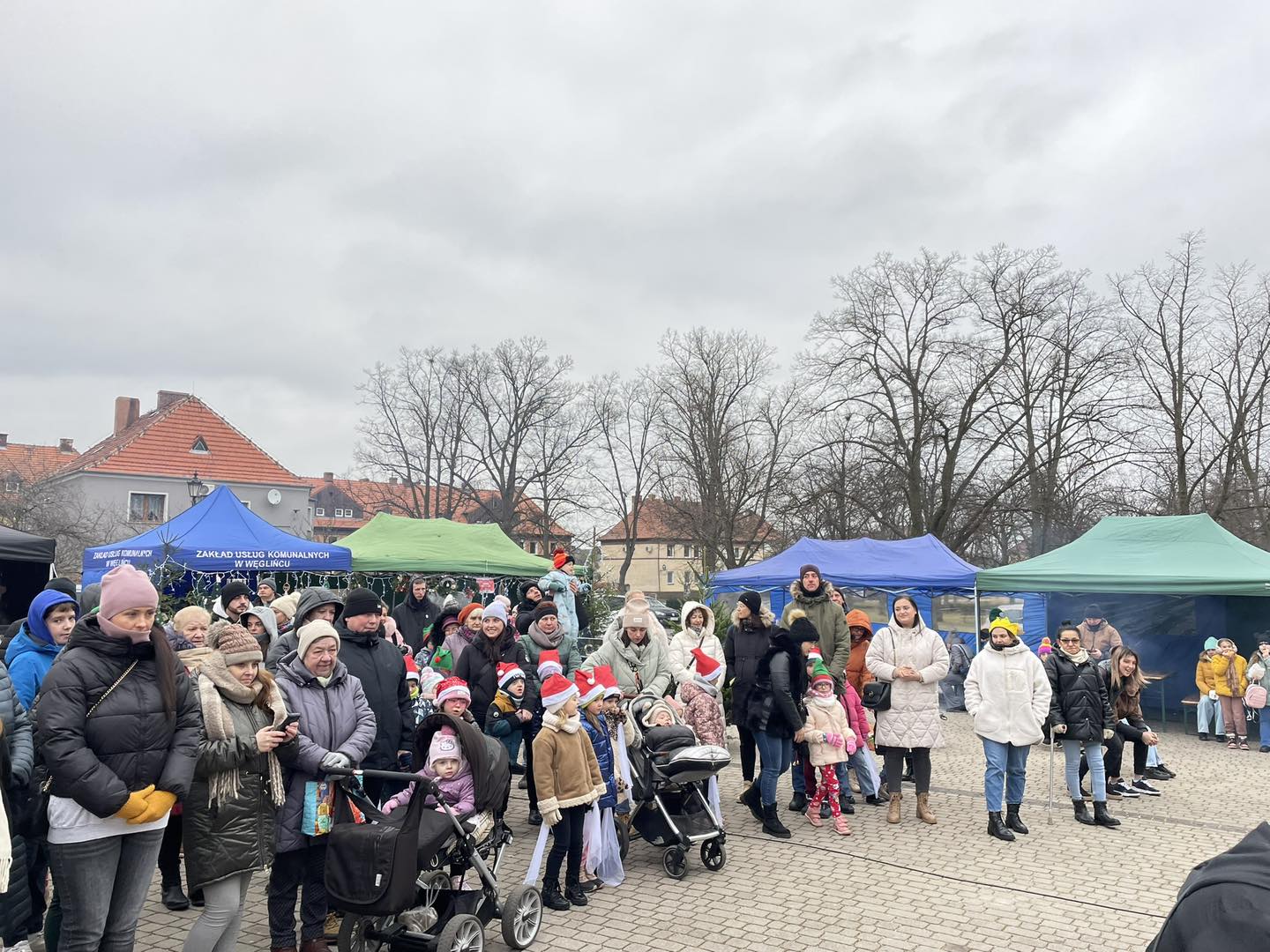 Read more about the article WĘGLINIEC – Charytatywny Jarmark Bożonarodzeniowy w Węglińcu