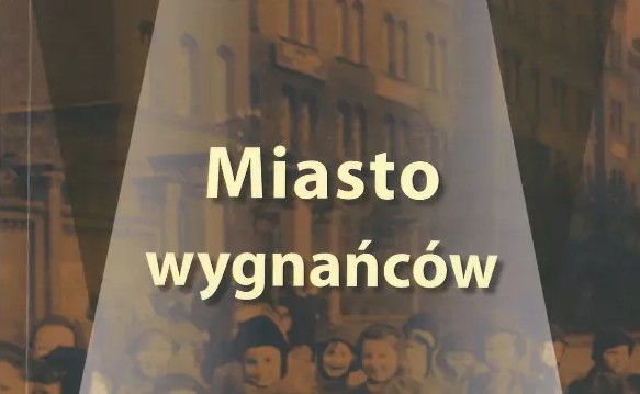 You are currently viewing Spotkanie z Piotrem Pietrykiem, autorem książki „Miasto wygnańców. Zgorzelec 1945–1950”